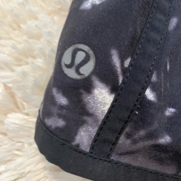 Pattern Lululemon Shorts - Picture 3 of 4